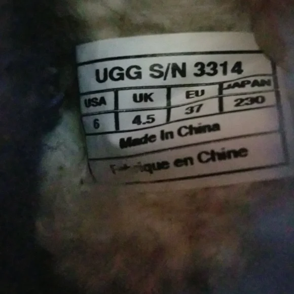 UGG Slippers - Picture 9 of 11